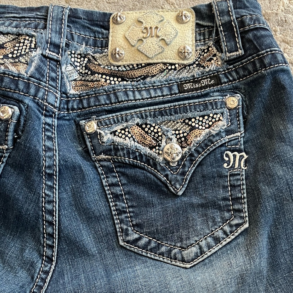 Miss me shorts sz 30 sequin  mid rise, curvy flat pocket